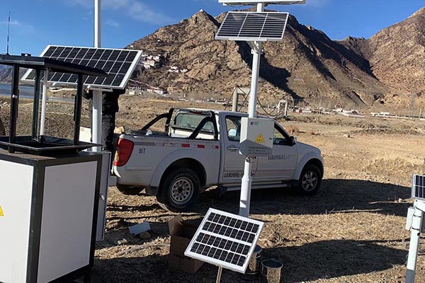 1734317209310480.jpg 蟲(chóng)情測(cè)報(bào)燈+氣象站2.jpg