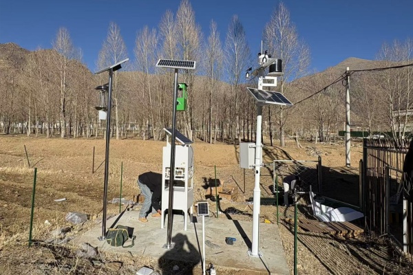 害蟲(chóng)性誘自動(dòng)誘捕器圖片2 害蟲(chóng)性誘自動(dòng)誘捕器圖片2